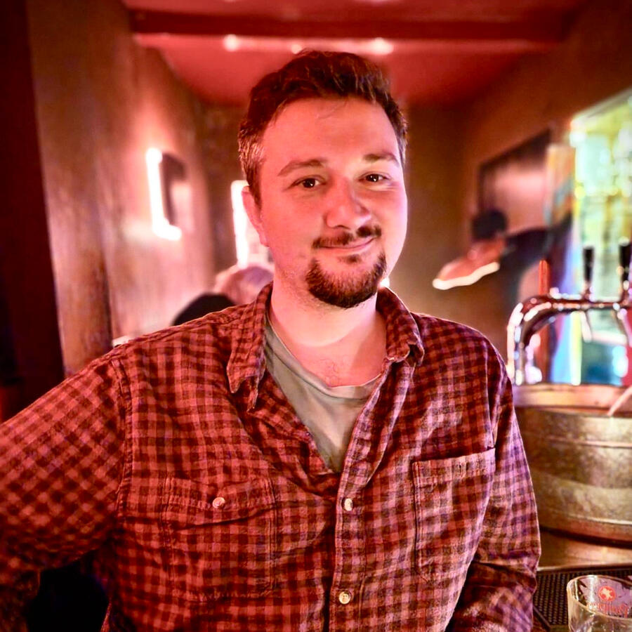 Chrifu as Peter Kühn