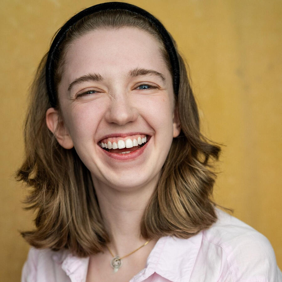 Anusia headshot