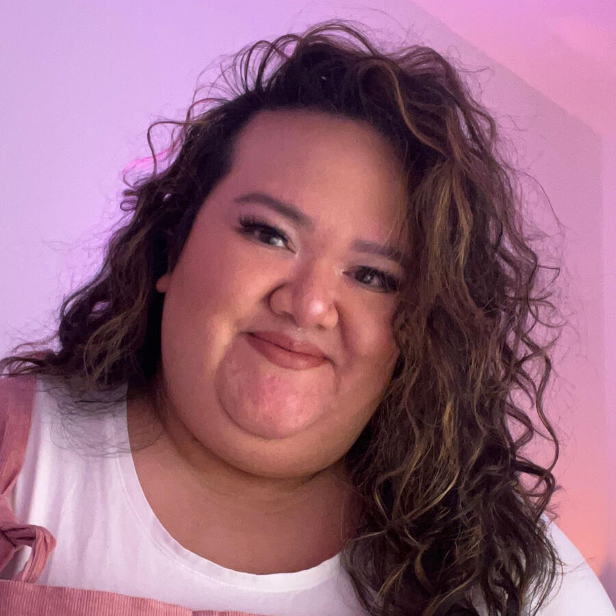 Gloria Headshot