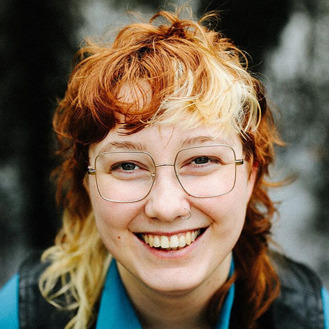 Anna Headshot